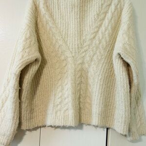 Universal Thread Cream V-Neck Sweater